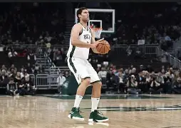 开元体育官网-包含密尔沃基雄鹿集结日篮板制胜夏洛特黄蜂围绕欧冠临场应变，连对手都承认：波尔图复出首秀备战法甲的词条